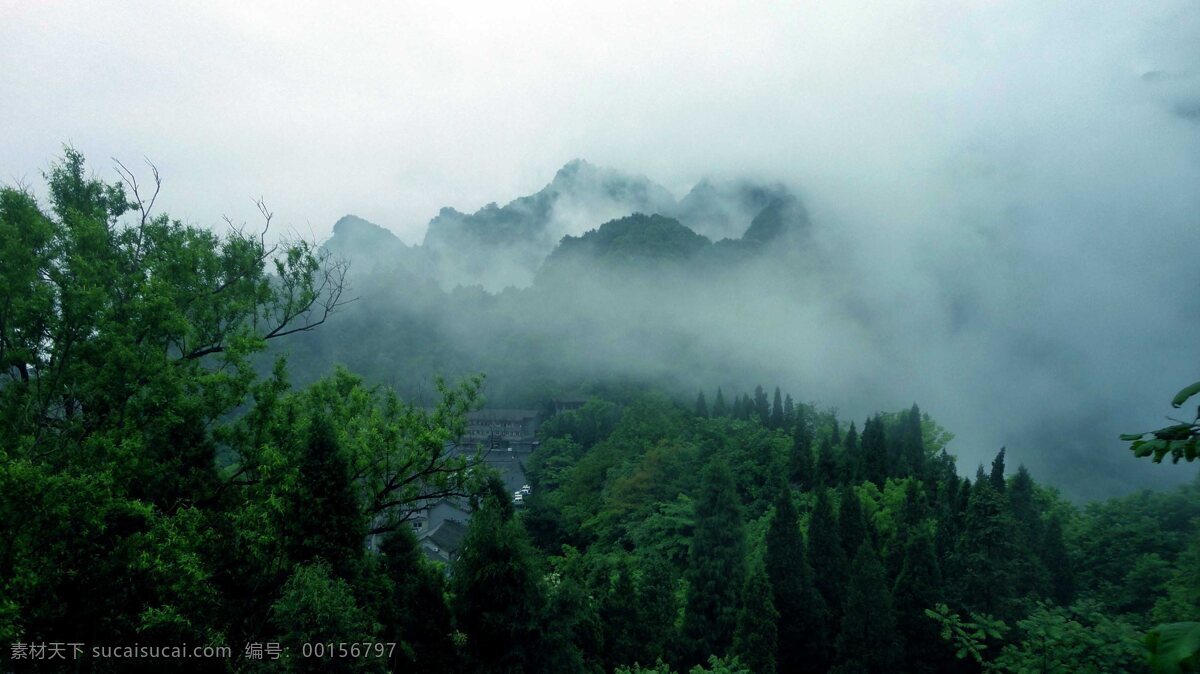 武當山 山霧 彌障 山峰 霧氣 縈繞 隱約可見 山腰 客棧 樹林 陰云天 景觀 景點 旅游攝影 建筑風光 國內(nèi)旅游