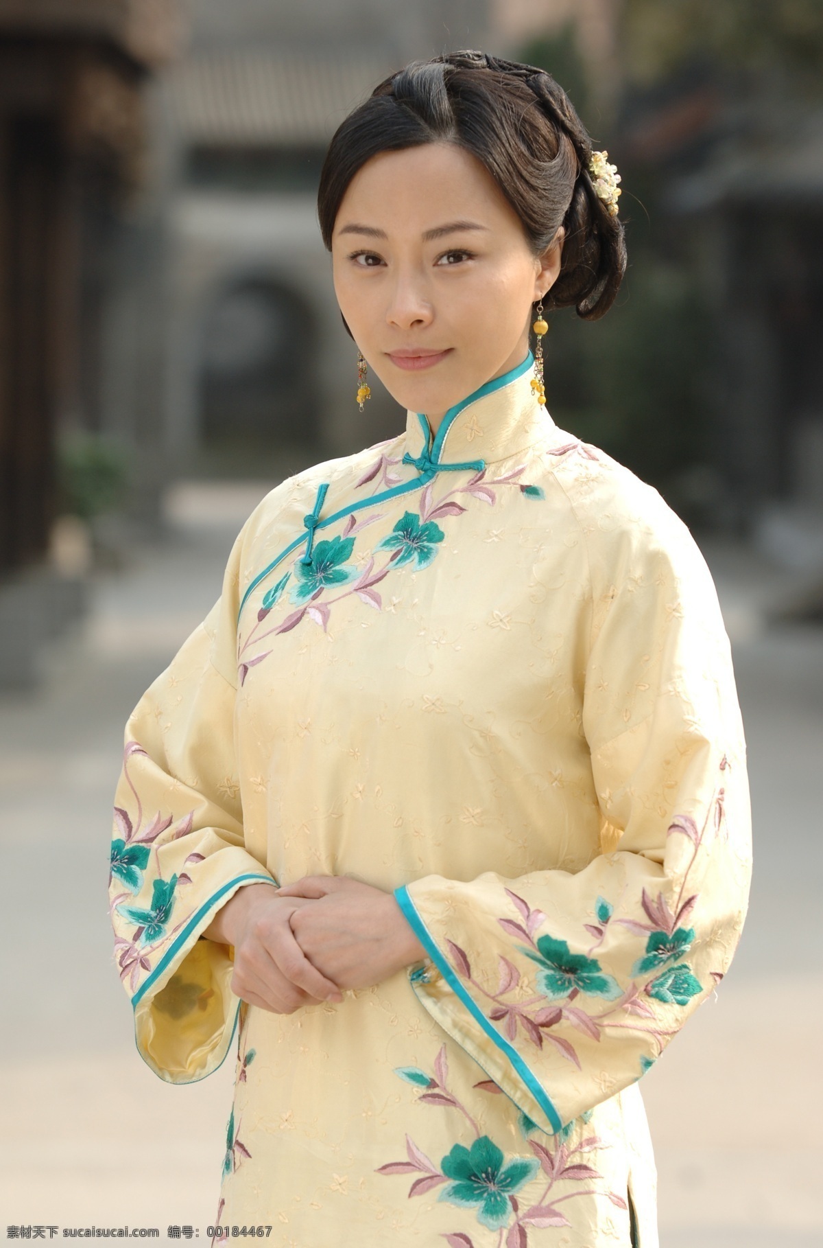 張曦文 中央戲劇學(xué)院 畢業(yè) 影視演員 氣質(zhì)美女 娛樂 文化 電視連續(xù)劇 良家婦女 飾演汪雪梅 定妝照 古裝 頭花 耳墜 性感 靚麗 寫真 明星偶像 人物圖庫