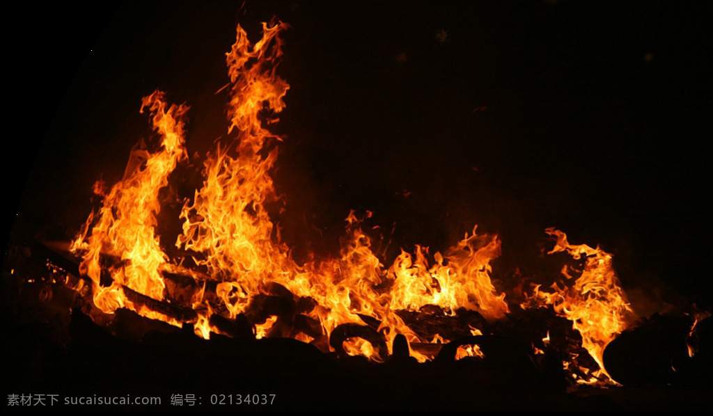 火 爆炸 火焰 背景 烟雾 黑色 晚上 大伙 柴火 燃烧 炭火 烤火 火焰素材 火素材 自然景观 自然风光