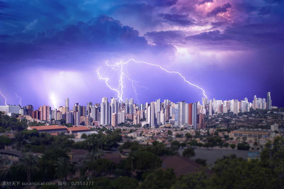 閃電 霹靂 雷電 烏云 高空中云彩 黑色烏云 烏云閃電 雷公 電母 雷公電母 閃電效果 雷電效果 野外 暴風(fēng)雨 夜空 近距離 可怕 雷 電 藍(lán)色雷電 藍(lán)色閃電 白色閃電 白色雷電 光 壓抑 灰暗 灰色 雨 天空 云 藍(lán)天 白云 天空云彩 天空閃電 城市閃電 自然景觀 自然風(fēng)景