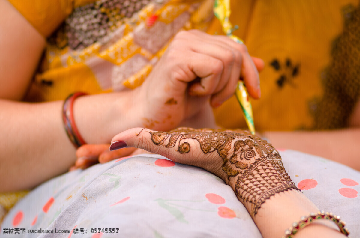 印度 美女 手纹 花纹 纹身美女 印度新娘 性感美女 印度女人 外国女人 生活人物 人物图片