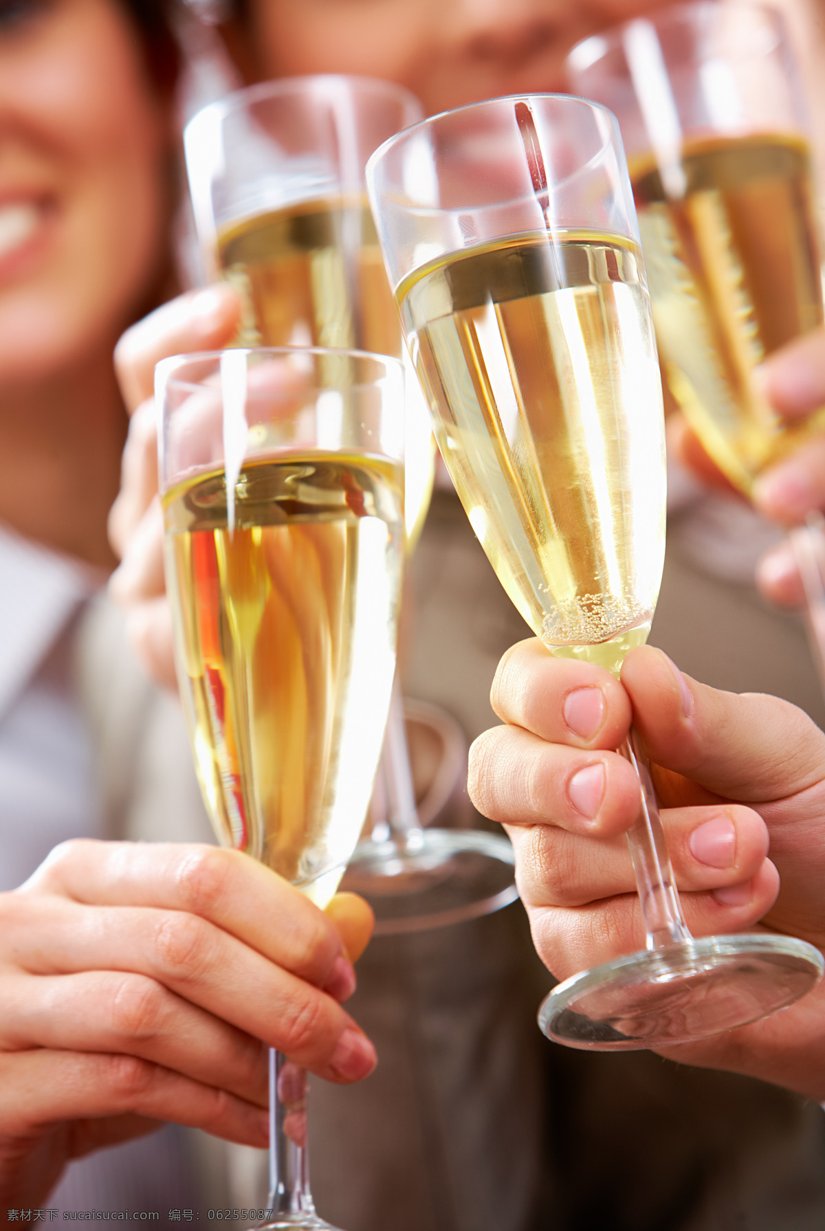 節(jié)日聚會(huì)干杯 節(jié)日聚會(huì) 聚餐 干杯 慶祝 慶賀 party 高興 快樂(lè) 節(jié)日人物 人物攝影 人物圖庫(kù)
