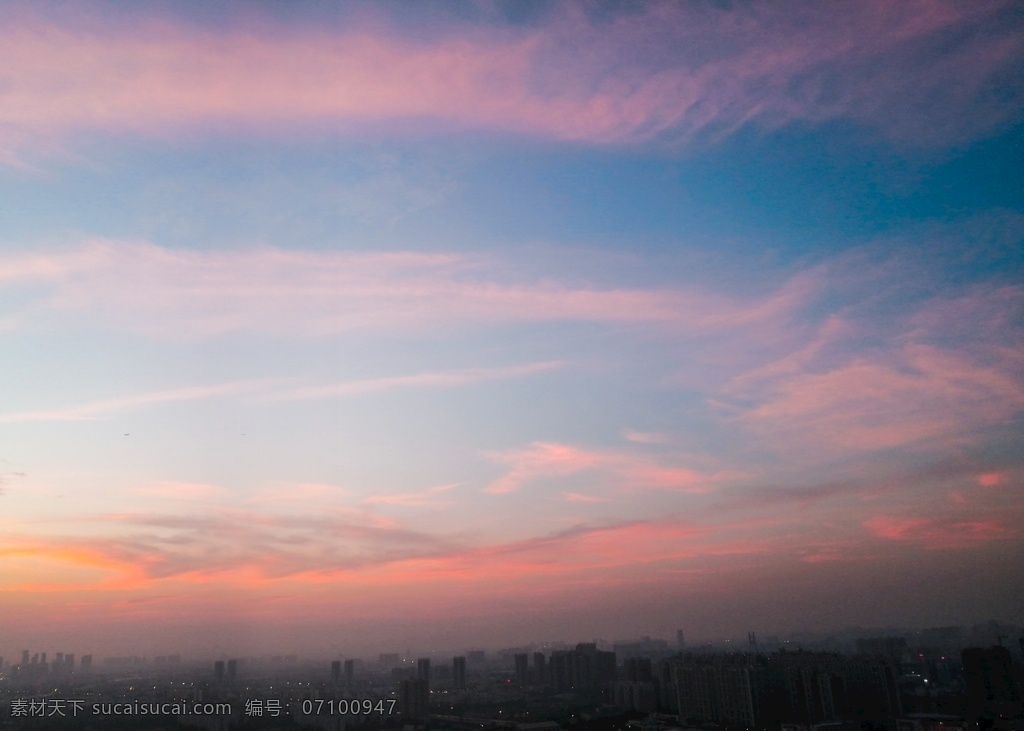 黃昏圖片 黃昏 晚霞 霞光 云朵 烏云 傍晚 天空 金色 夏天 光輝 夕陽 城市剪影 風景 自然景觀 自然風景