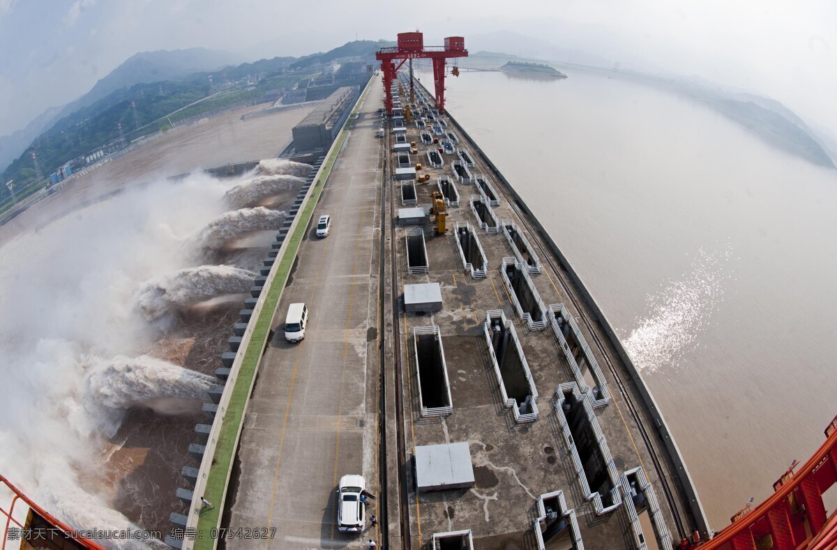 山峡大坝 泄洪 发电 洪水 工业生产 现代科技