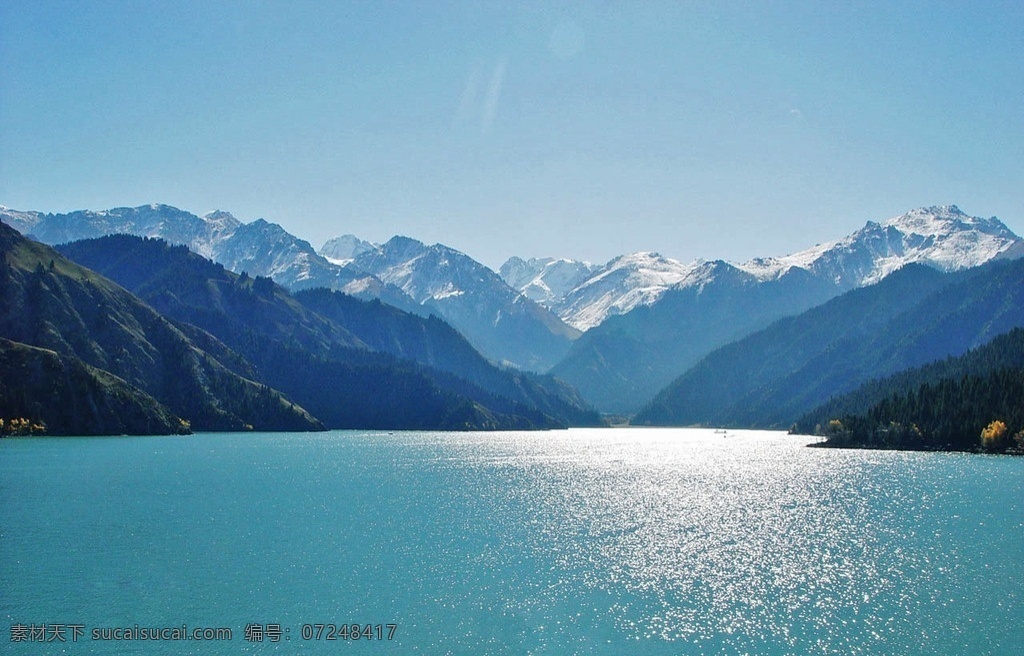 新疆天山天池 亞洲 中國 新疆 天山 天池 雪山 山脈 青山綠水 波光凌凌 藍色背景 自然背景 自然風(fēng)光 新疆風(fēng)光 自然風(fēng)景 旅游攝影