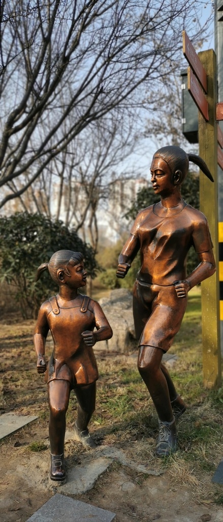 人物雕塑圖片 人物雕塑 銅雕塑 運(yùn)動(dòng)人物雕塑 公園雕塑 園林設(shè)施 建筑園林 雕塑