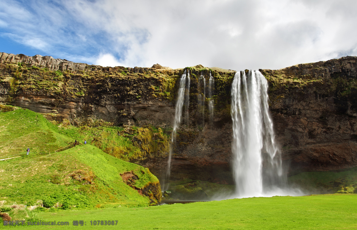 冰岛黄金瀑布 冰岛 黄金瀑布 冰岛瀑布 瀑布风景 瀑布流 流水 溪流 峭壁 岩石 草地 青草 绿色 山水风景 自然风景 山水 美景 山水美景 自然景观
