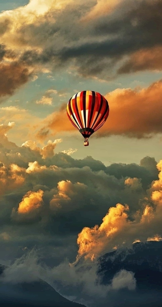 热气球图片 热气球 飞行 观光 高山 浪漫 天空 云 油画 gc