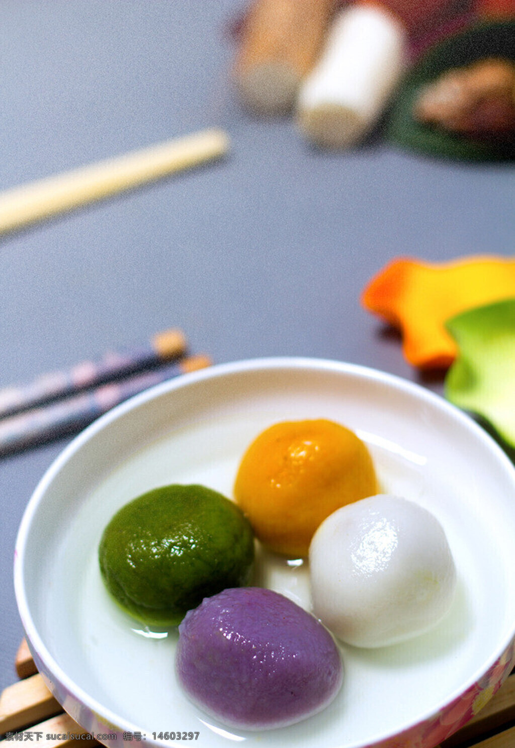 汤圆 四色汤圆 传统美食 中式甜品 糯米甜点 中餐美食 元宵节 节日美食 中国传统小吃 彩色汤圆 甜汤 糯米团子 手工制作 家庭美食