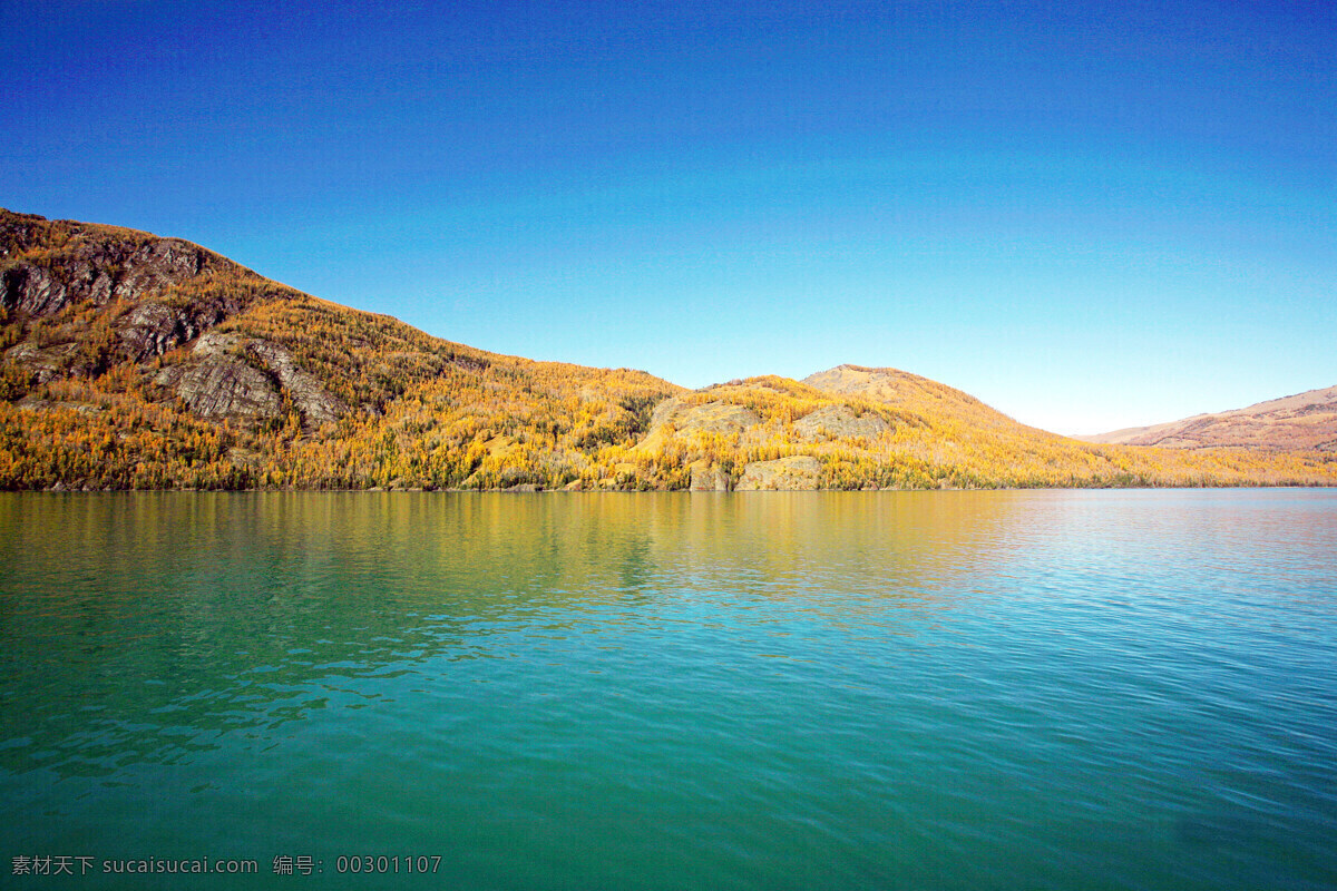 喀纳斯湖 新疆风光 湖 湖泊 水面 水 山 蓝天 白云 山水风景 山水风光 山水 国内旅游 旅游摄影