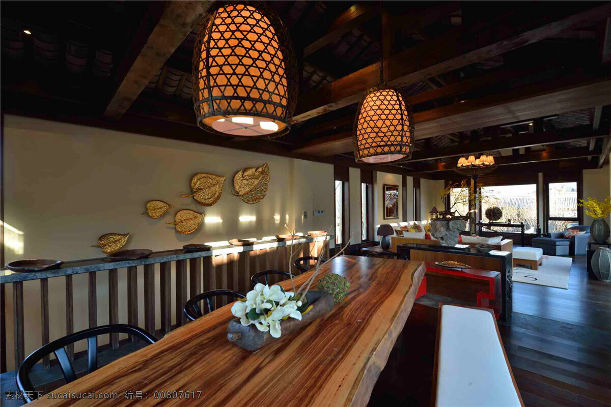 餐厅 长方形餐桌 窗户 方形吊顶 灰色墙壁 木地板 桌椅 简约 个性 吊灯 工装 效果图