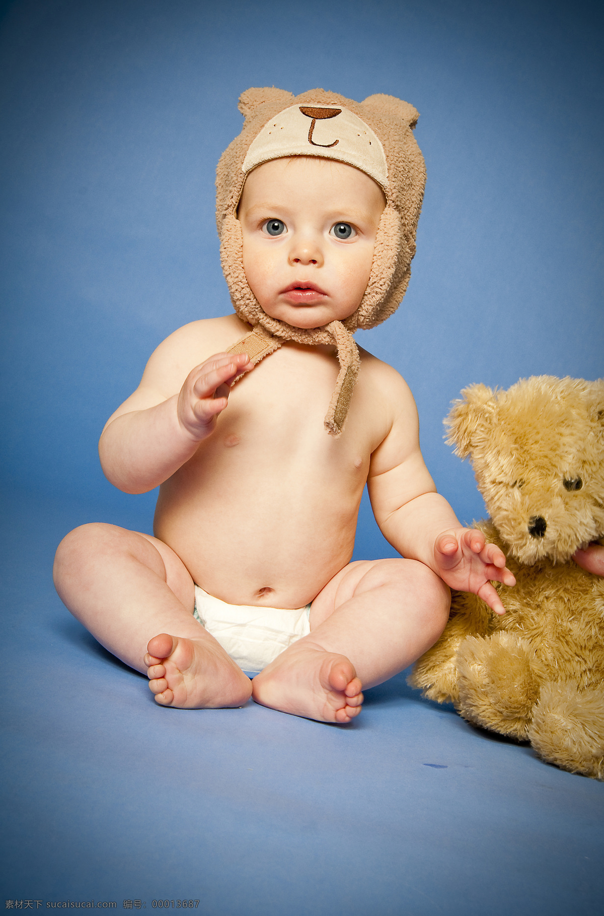 儿童幼儿 可爱宝宝 可爱婴儿 人物图库 玩具熊 带 帽 婴儿 宝宝 儿童 幼儿