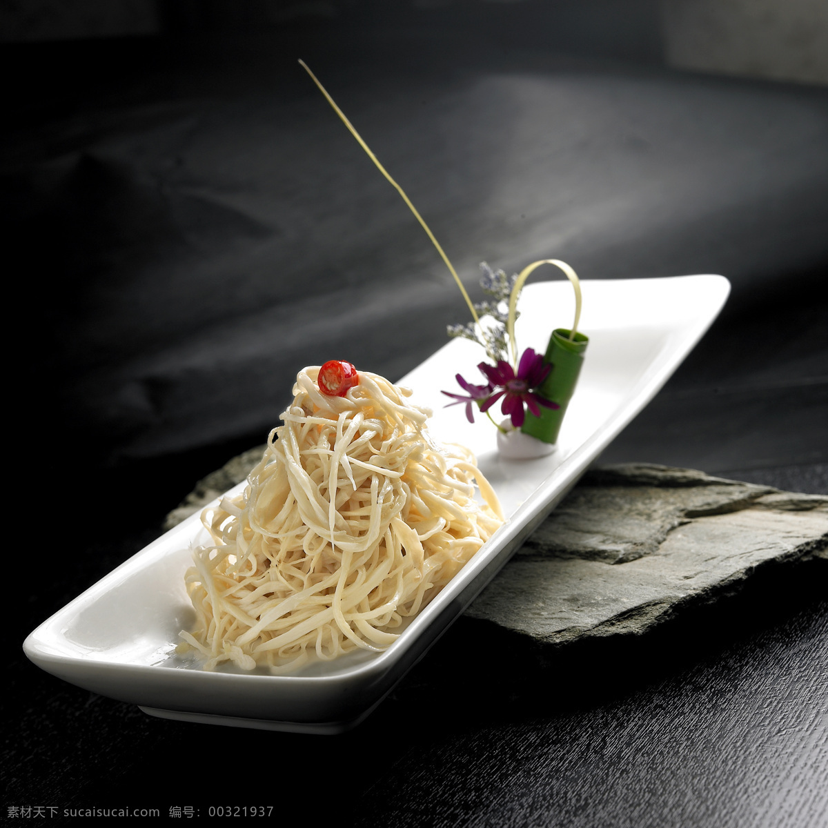 杏鲍菇 手撕杏鲍菇 凉手撕杏鲍菇 湘手撕杏鲍菇 手撕 传统美食 餐饮美食 黑色