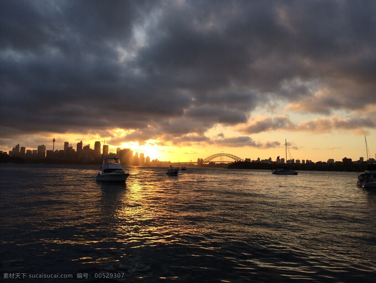 黄昏下的景色 黄昏 海面 帆船 阴天 云 夜景 大桥 自然景观 自然风景