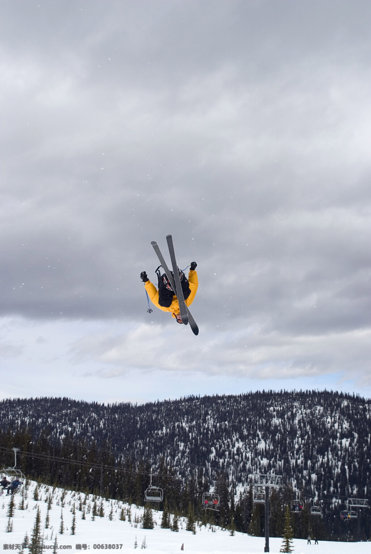 滑雪运动 山 雪地 缆车 运动员 文化艺术 体育运动 摄影图库
