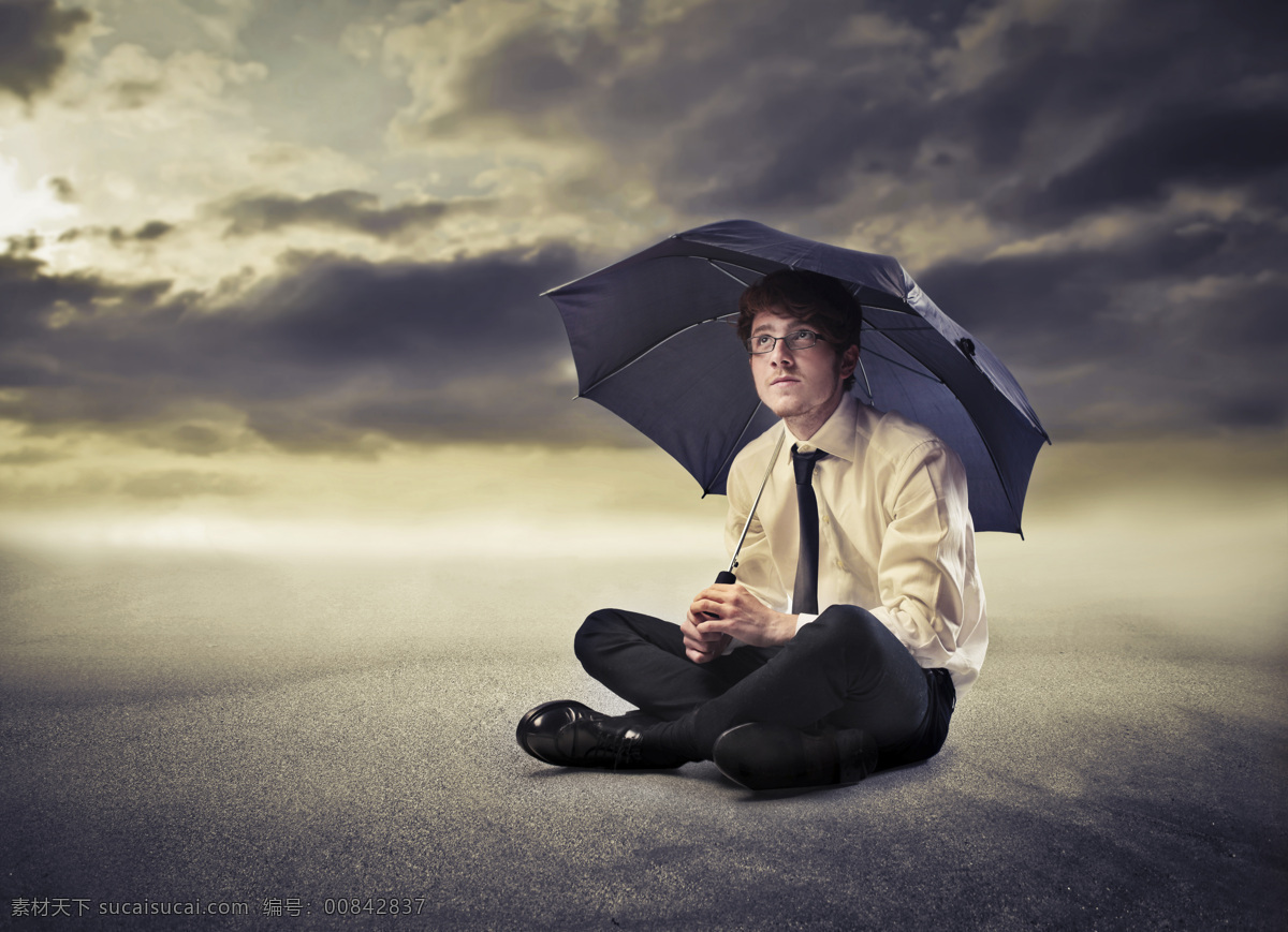 搭 雨伞 男人 人物 人物摄影 人物素材 人物图片 天空 摄影图库 生活人物