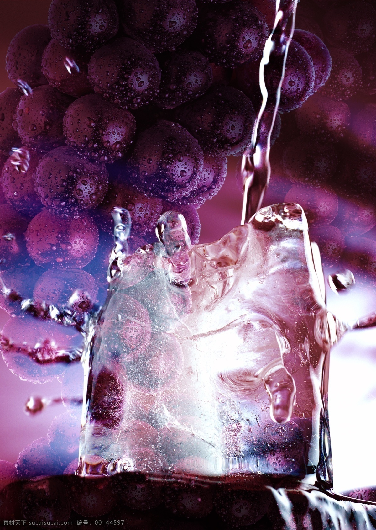 紫色的诱惑 水果 葡萄 冰块 水 果汁饮料 底纹背景 分层 鲜味果汁 源文件库