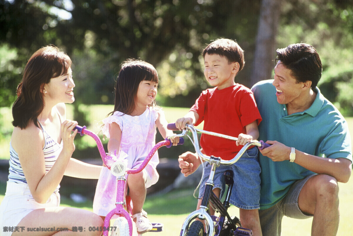 学 骑 自行车 儿童 外国家庭 小女孩 小男孩 父母 女人 男人 幸福 家庭 玩耍 快乐 开心 小孩 生活人物 人物图片