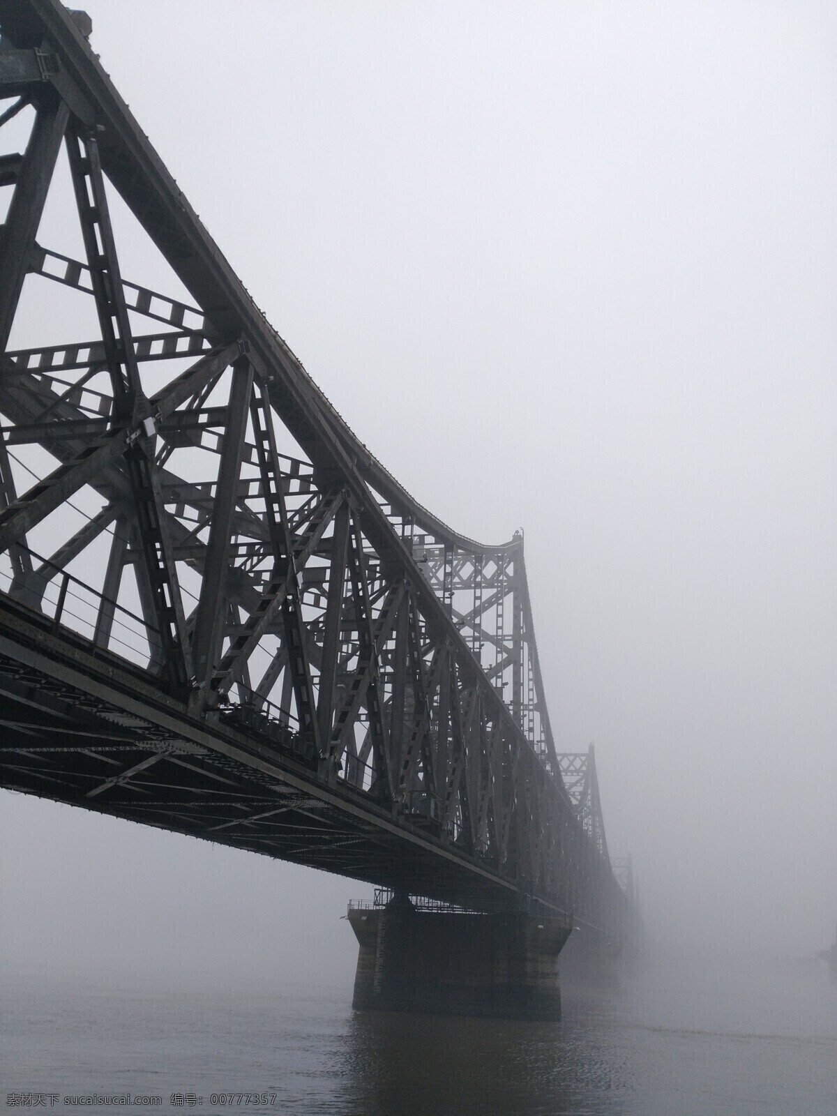 丹东 鸭绿江大桥 辽宁 大雾 雨后 仙境 自然景观 自然风景