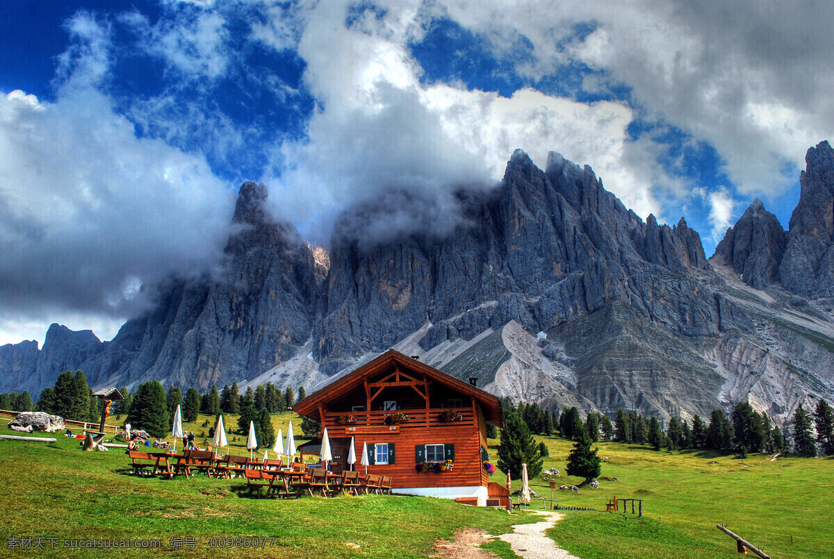 蓝天 白云 下 山峰 美丽风景 雪山风景 山峰风景 山脉 高山 美景 景色 风景摄影 蓝天白云 风景图片