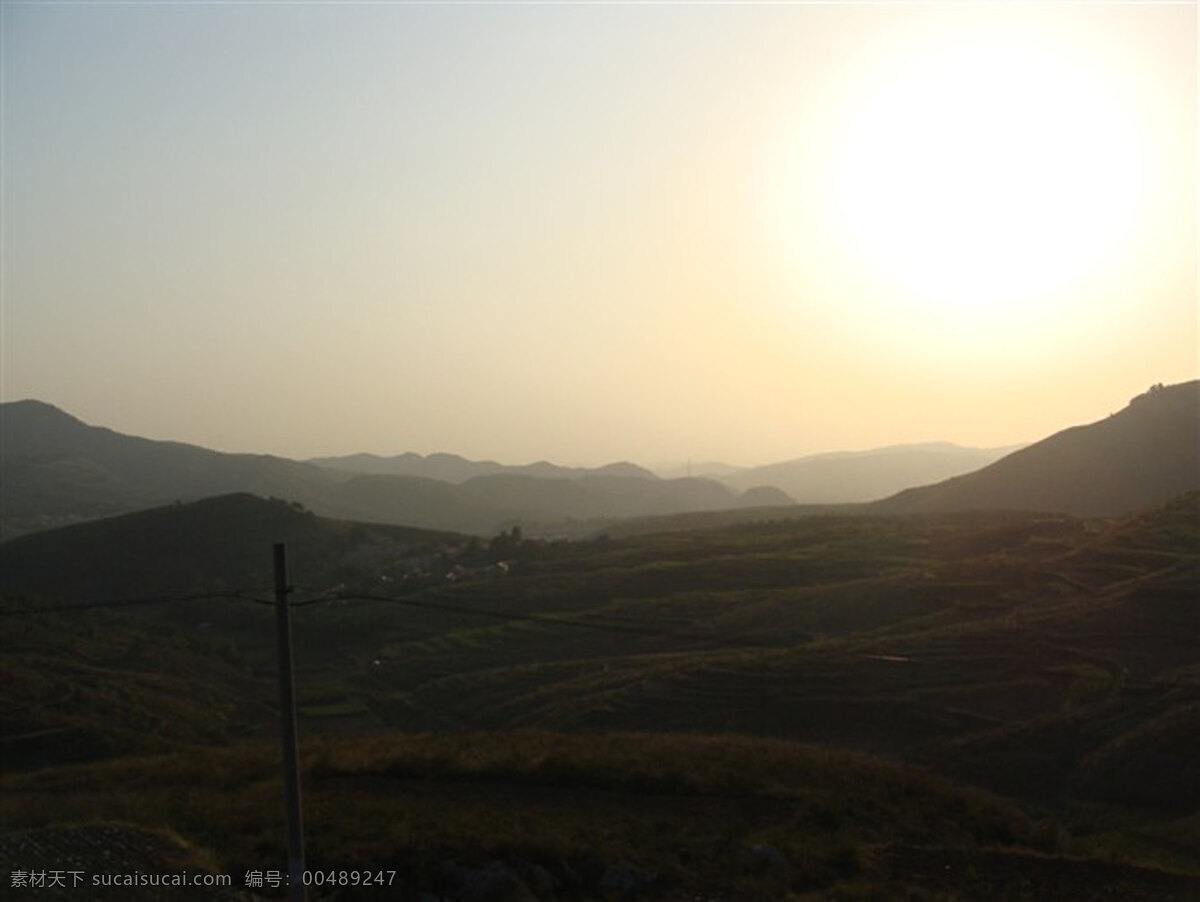 夕阳 背景 底图 风景 封面 广告 平面 山峰 山峦 阳光 兰天 云海 生活 旅游餐饮