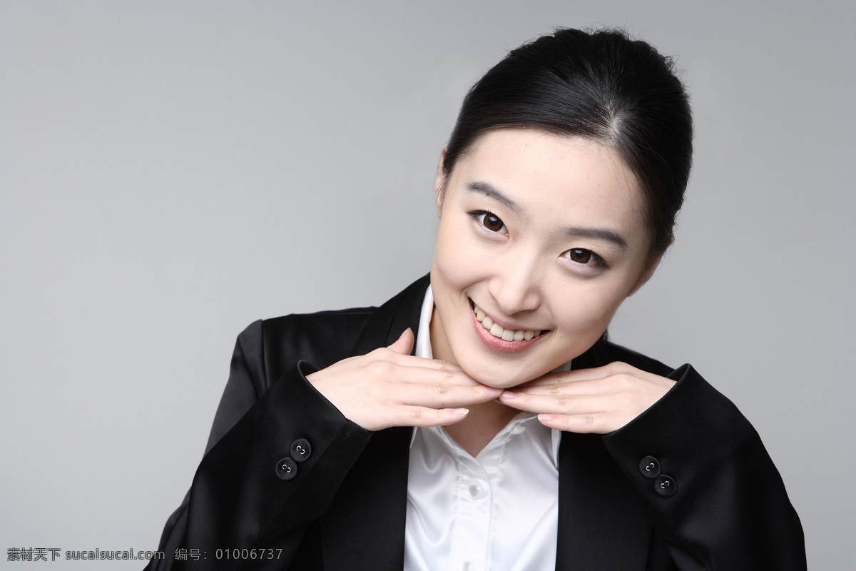 亲切 微笑 商务 美女 面部 女性 女人 人物 商务女性 商务人士 成功女人 白领 职业女性 职场 西装衬衫 职业装 笑容 面部特写 摄影图 高清图片 人物图片