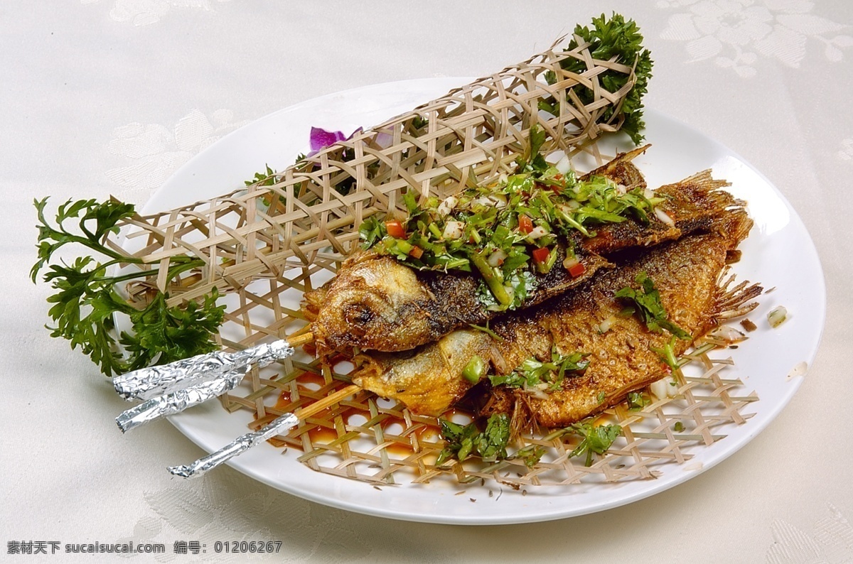 烤鲫鱼串家常 食品 菜谱 菜肴 菜谱图片 菜 食物 美食摄影 调料 诱人美食 家常菜 白底图 中国美食 蔬菜 日韩美食 美食图片 食材原料 传统美食 炖品汤羹 餐饮美食 生活百科 美食