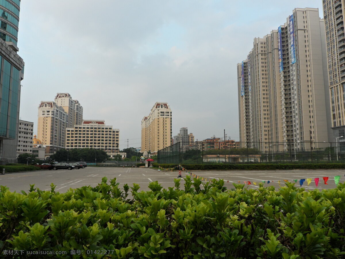 高楼大厦 大房子 建筑物 傍晚的天空 露天停车场 路边花草 虎门景色 建筑摄影 建筑园林