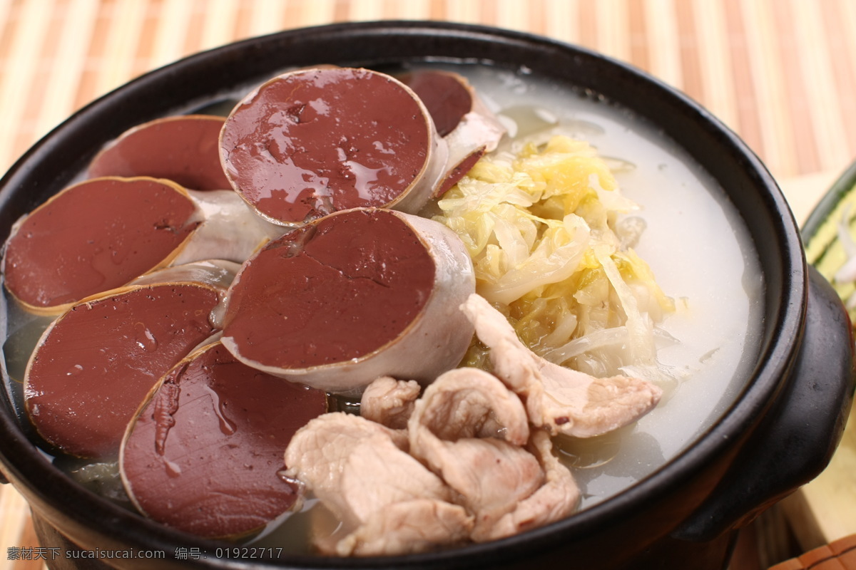 杀猪菜 酸菜 血肠 猪肉 炖菜 东北菜 农家风味 传统美食 餐饮美食