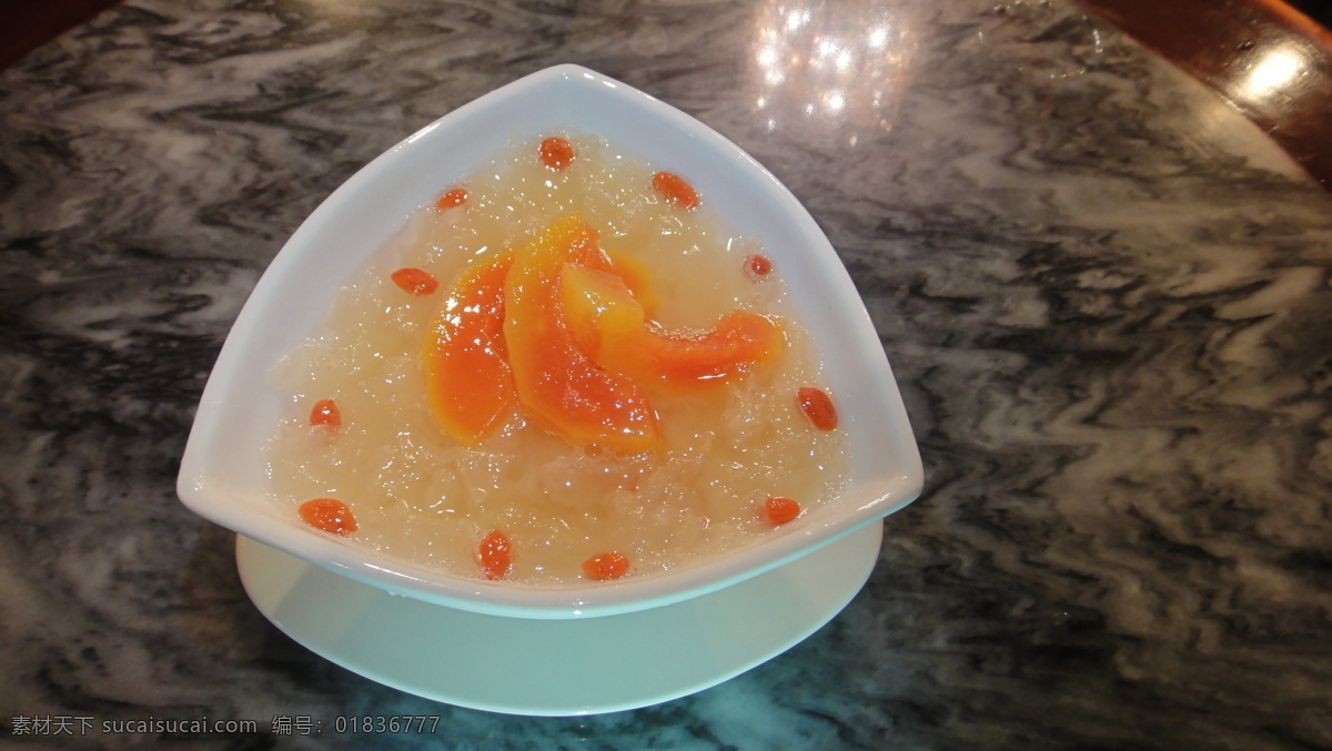 雪耳炖木瓜 黄色 碟子 大理石桌面 糖水 食品 传统美食 餐饮美食