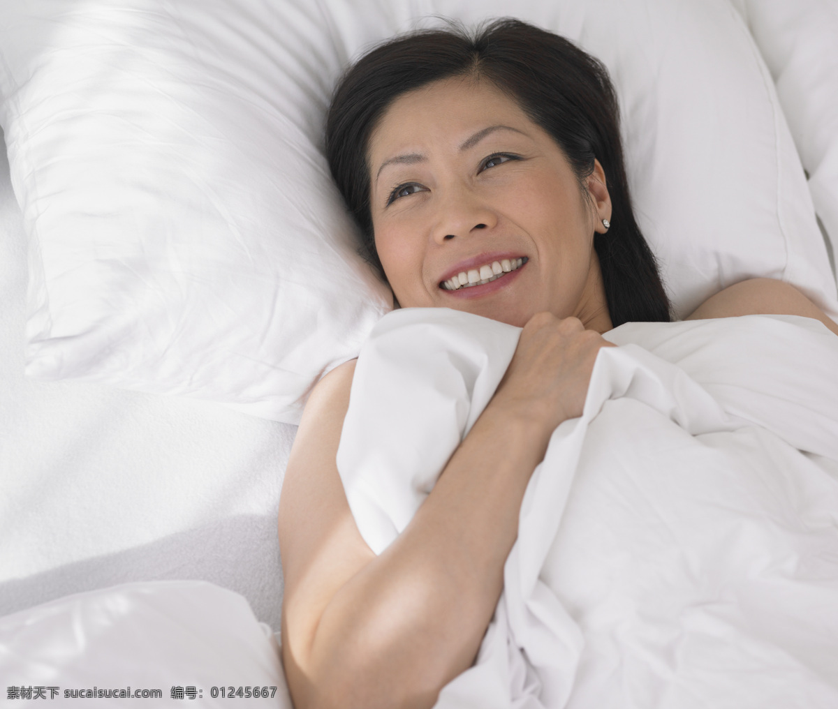 睡觉 美女图片 外国女性 女人 性感美女 时尚美女 模特美女 微笑 笑容 人物图片