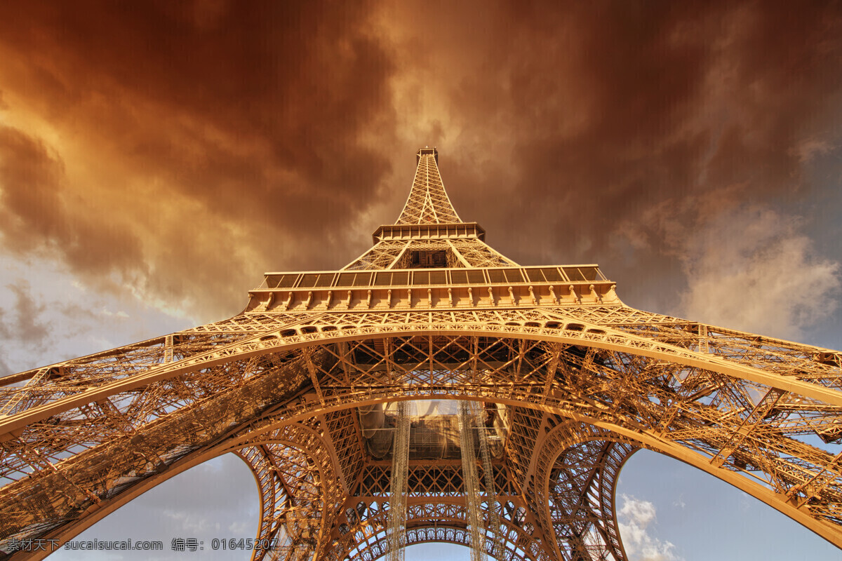 乌云 笼罩 下 艾菲尔铁塔 建筑风光 天空 法国建筑 巴黎风光 铁塔 都市风光 美丽风光 美丽风景 名胜古迹 旅游胜地 建筑设计 环境家居