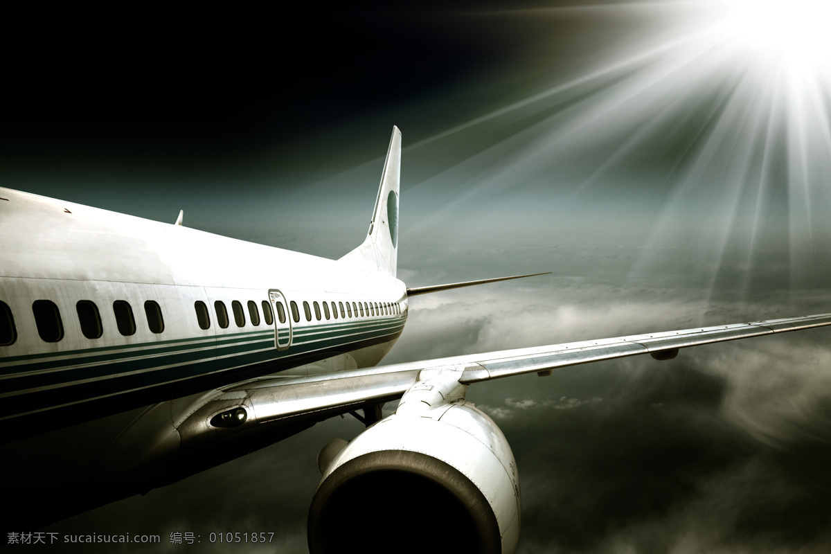 夜晚 空中 飞行 飞机 阳光 天空 蓝天白云 航空 运输 空运 高清图片 飞机图片 现代科技