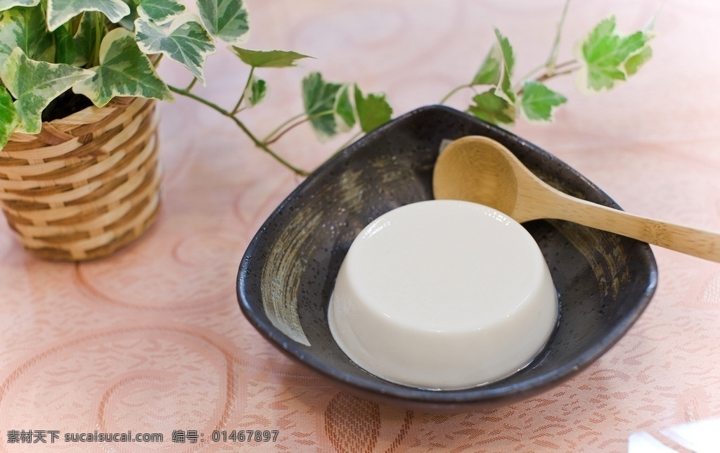 杏仁鲜奶酪 杏仁鲜奶布丁 鲜奶布丁 布丁 果冻 美食 甜品 小吃 餐饮美食 传统美食