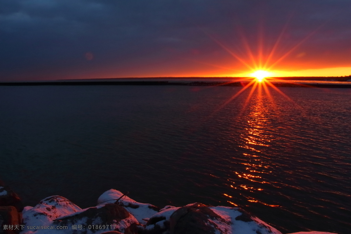 海上日出 大海 日出 星芒 波光 朝霞 白雪 海上 太阳 光芒 自然风景 自然景观