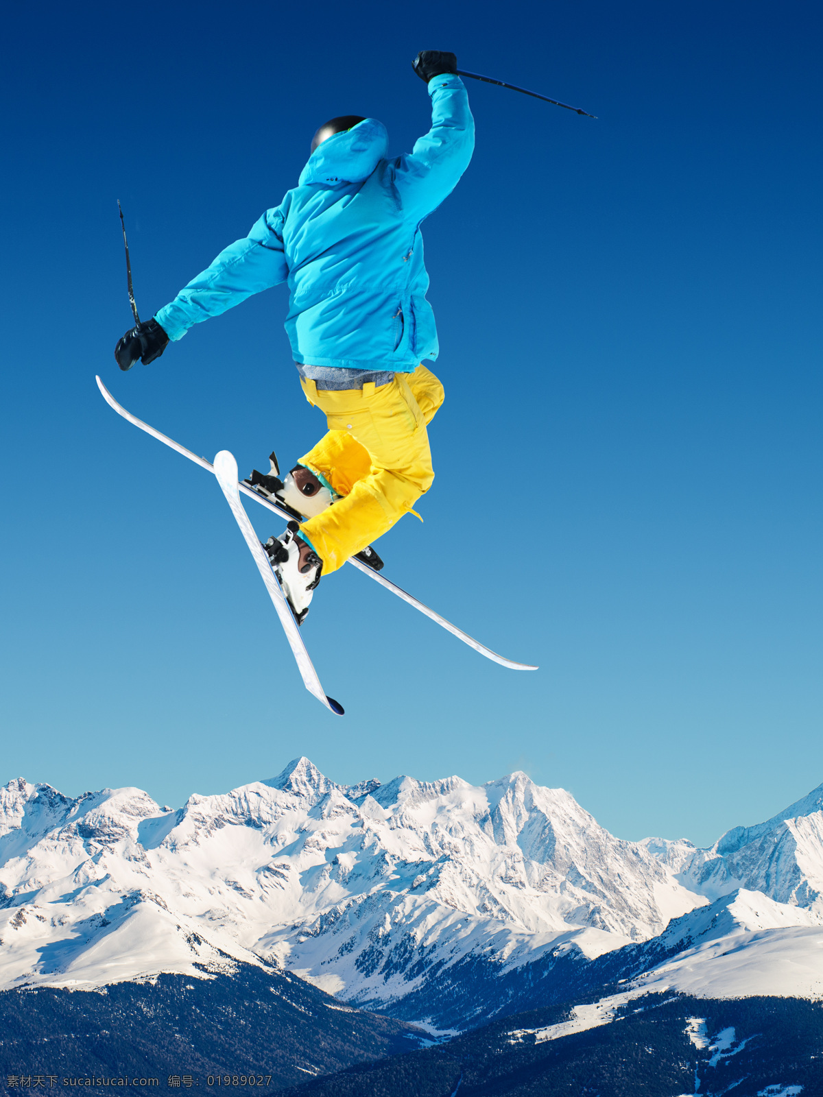 跳跃 滑雪 人物 天空 雪山 山峰 雪地 滑雪运动员 滑雪运动 体育运动 滑雪图片 生活百科