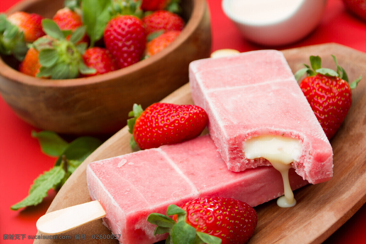 红 草莓 牛奶 冰棍 红草莓 雪条 夏日 美食 新鲜红草莓 冰淇淋 食物 餐饮美食 西餐美食