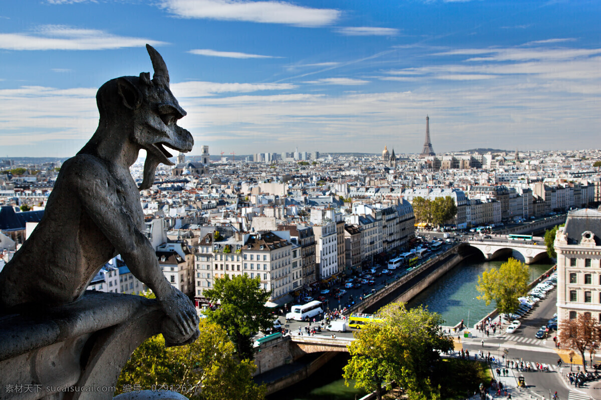 怪兽 雕塑 前 欧洲 城镇 怪兽雕塑 雕像 欧洲城镇 高楼 蓝天 白云 城市风光 环境家居