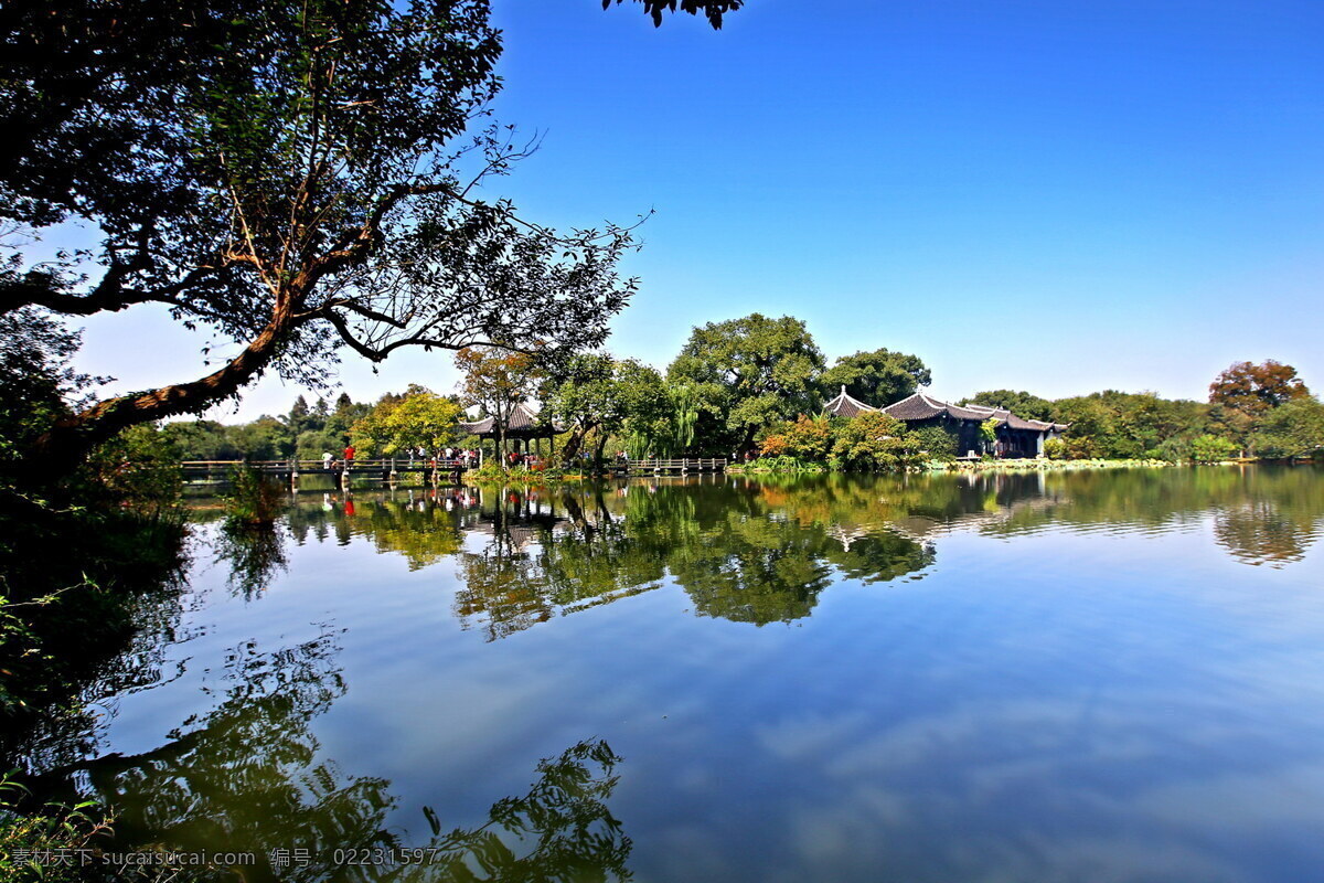 西湖 栈桥 绿树 蓝天 楼阁 旅游摄影 国内旅游