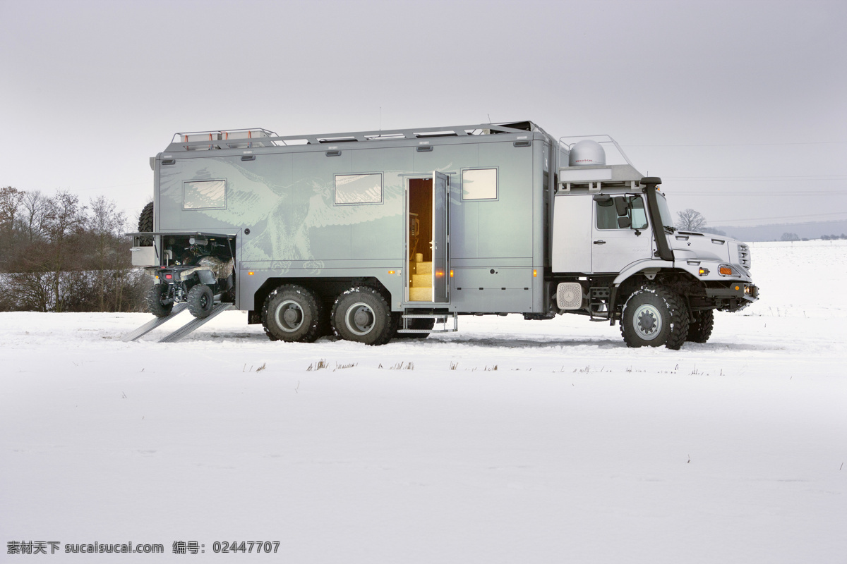 雪地 里 汽车 汽车摄影 汽车素材 汽车广告 名车 交通运输 生活用品 图睛素材 汽车图片 现代科技