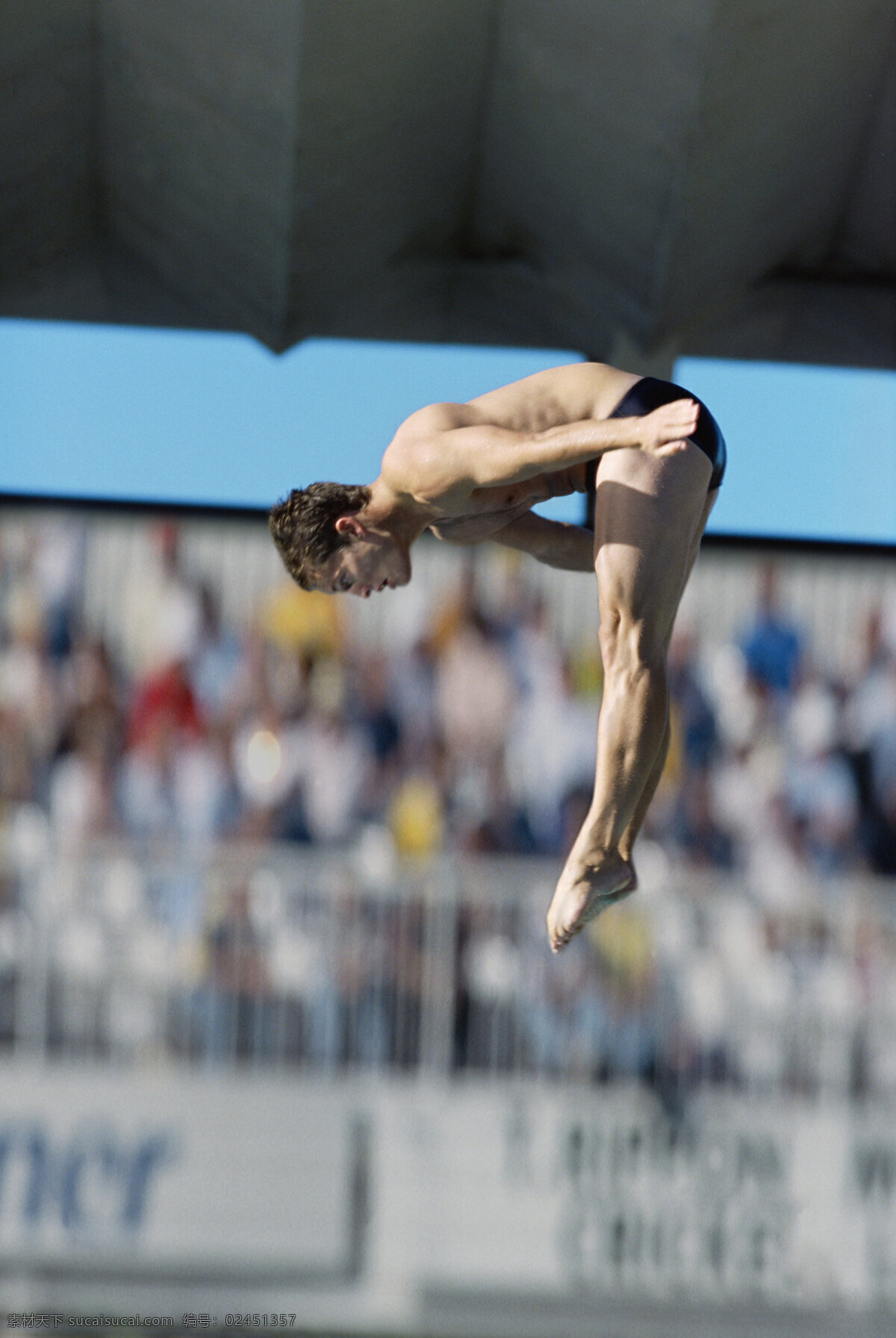 男跳水运动员 男 跳水 运动员 瞬间 跳水运动员 职业人物 体育运动 生活百科 灰色