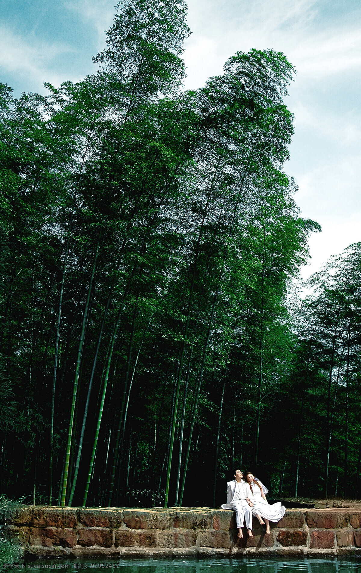 听竹 天空 竹林 恋人 湖堤 湖水 人物图库 人物摄影 唯美婚纱照 摄影图库 300 黑色