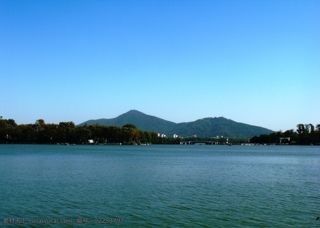 紫金山 大山 山峰 蓝天 湖水 山水风景 自然景观