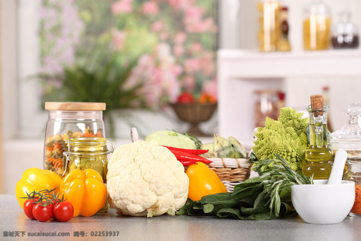 蔬菜 包菜 玻璃瓶 红辣椒 花菜 辣椒 青菜 生物世界 西红柿 尖辣椒 香叶 植物油 玻璃罐 风景 生活 旅游餐饮