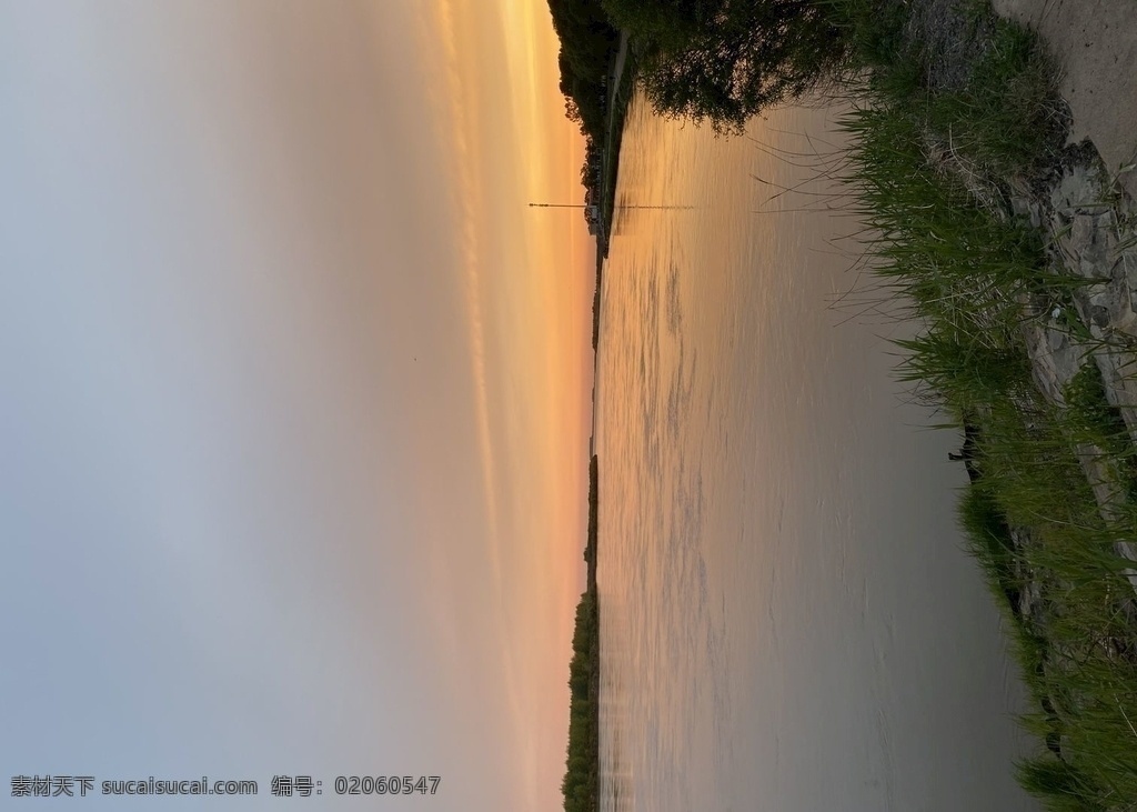 春江景摄 春天 绿草 黄昏 江面 晚霞 江景 自然景观 山水风景