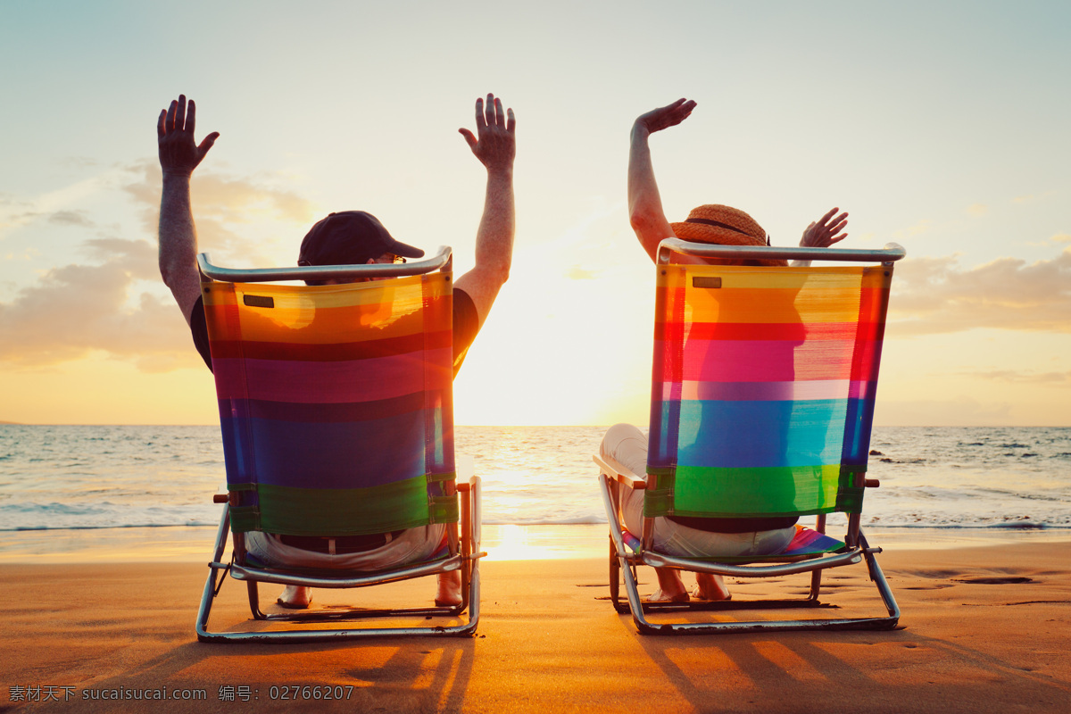 沙滩 上 晒太阳 情侣 日光浴 恋人 椅子 海滩 海洋海边 自然景观 白色
