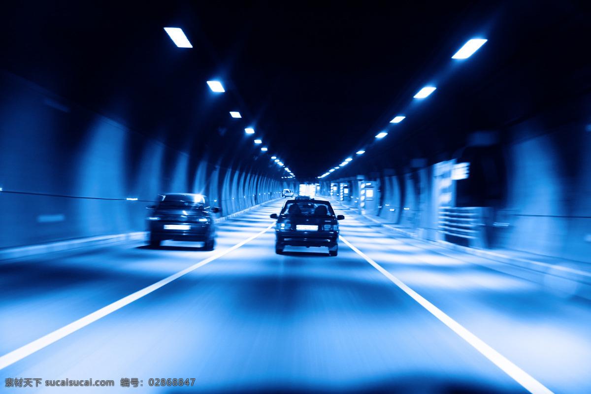 隧道 急速 行驶 车辆 交通工具 小轿车 急速行驶 朦胧 压抑 灯光 昏暗 公路图片 环境家居