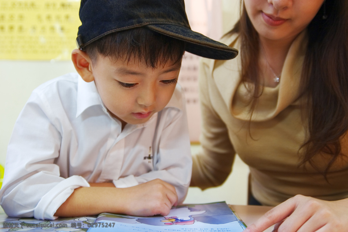 教育有方 教育 人物图库 儿童幼儿 学生 孩子 母亲 其他人物 摄影图库 300