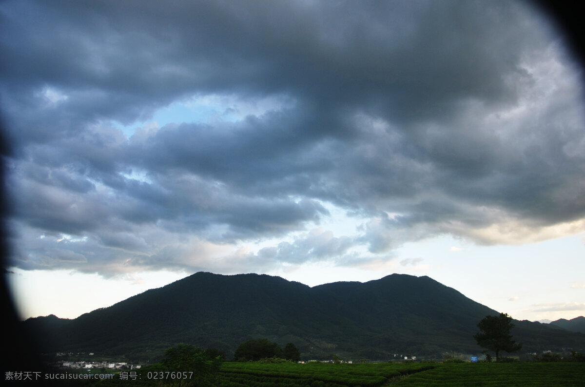 乌云密布 乌云 天空 黄昏 傍晚 大山 摄影图片 自然景观 田园风光