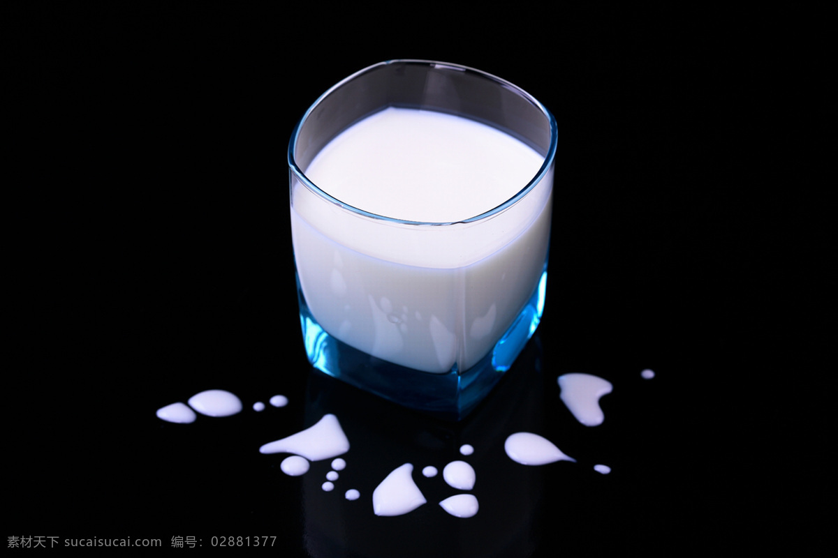 酸奶 杯子 玻璃杯 餐饮美食 牛奶 乳液 饮料酒水 乳白 奶痕 矢量图 日常生活